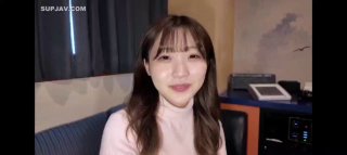 绿帽老公一旁欣赏男技师给老婆裸推,精油SPA 舔逼操逼都很给力等技师射完后也跟着来插一发